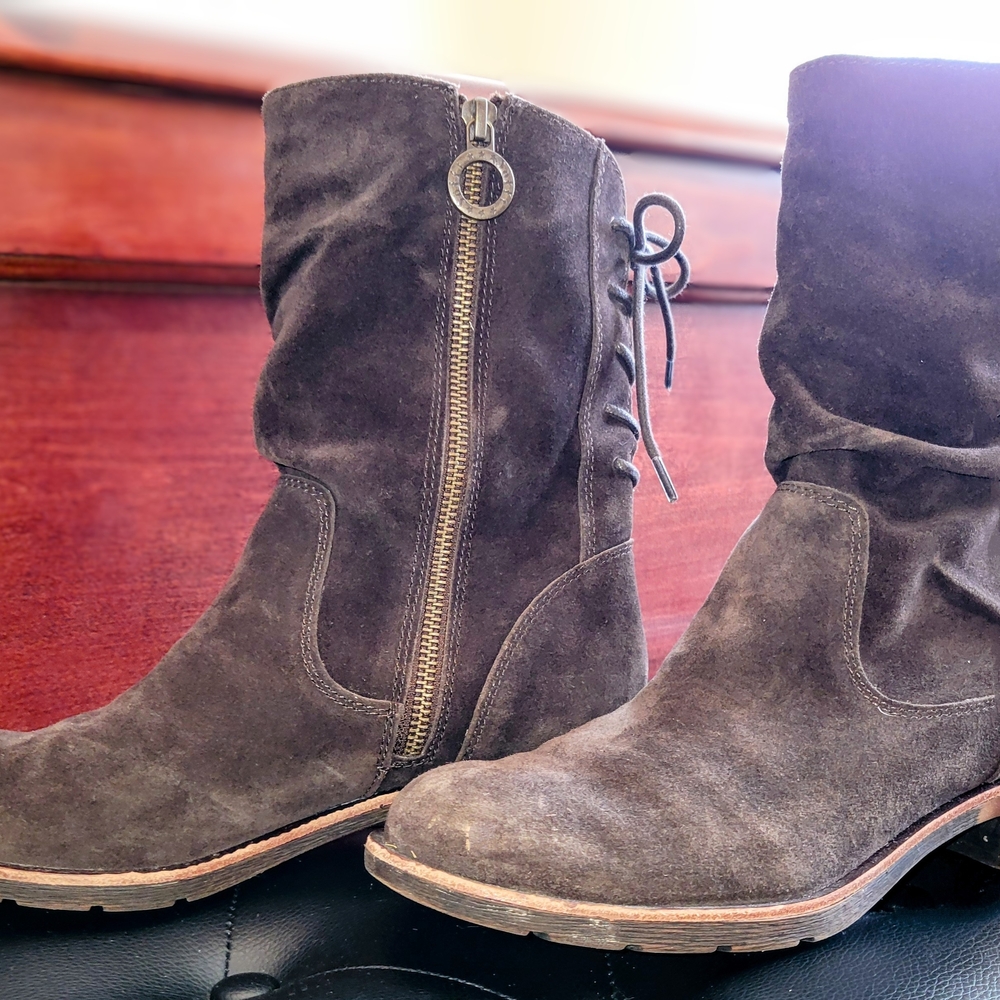 Hiker chic with a moto twist – you’ll love this trendsetting all-weather boot.